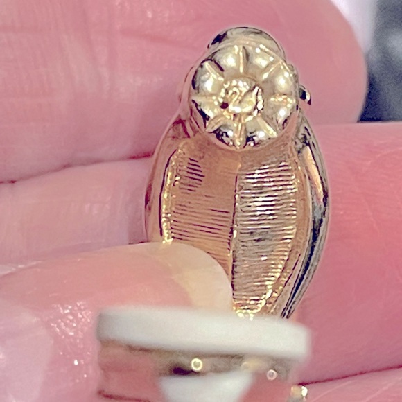 Gorgeous Emerald Swarovski Crystals Earrings - Picture 6 of 6